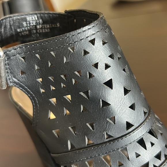 Madden Girl Open Toe Chunky Block Heel Intricate Cut-Out Design Size 6 - Picture 14 of 14